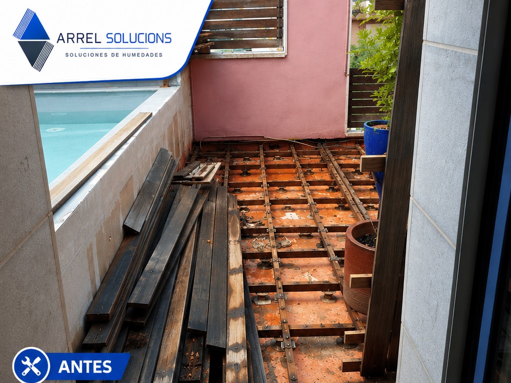 Filtración recurrente en terraza de Sarrià — antes
